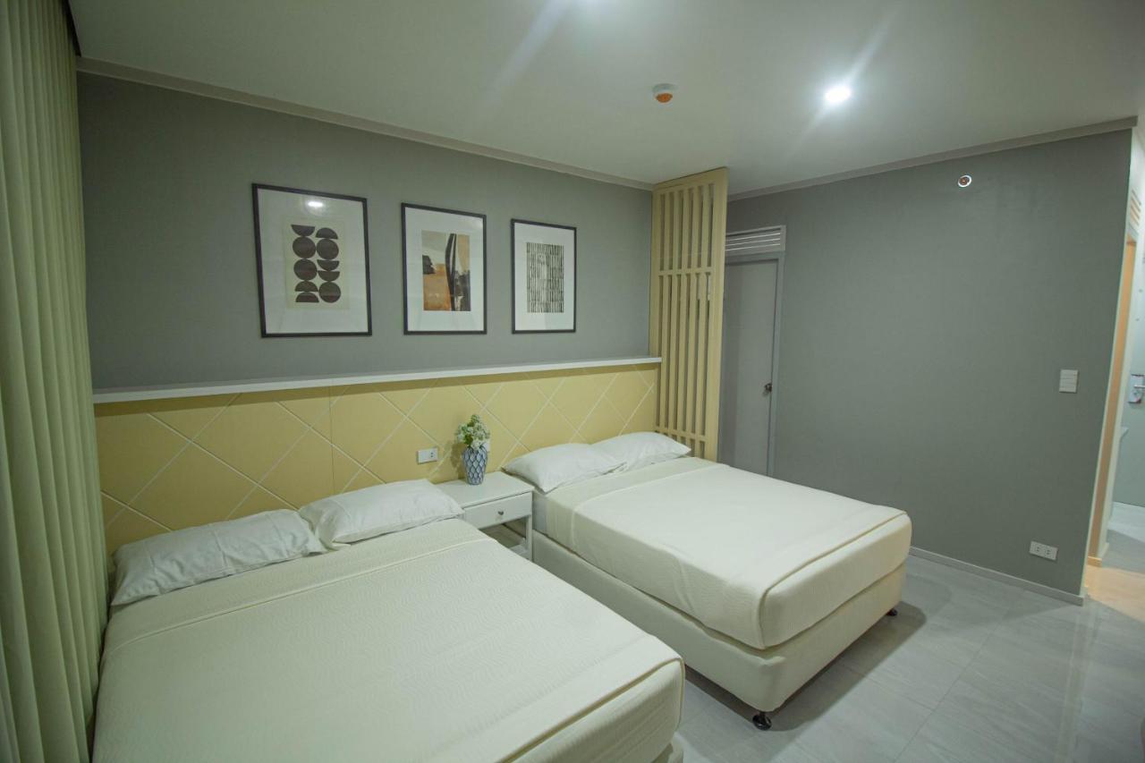 Twin Hearts Residences 1 Рохас Сити Екстериор снимка